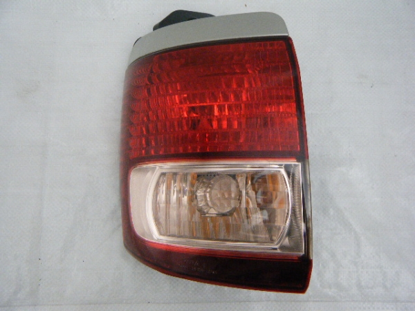 レジアス RCH41W テールランプ 左 助手席側 KOITO 26-106 315 RCH41W