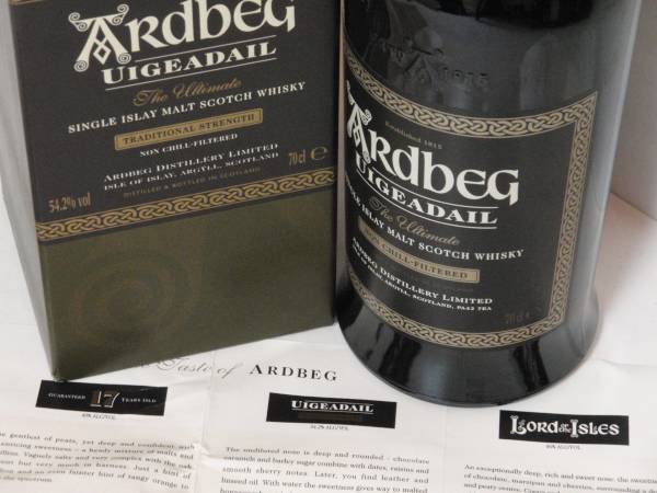 Ardbeg Uigeadail 700ml 箱入り Ardbeg Uigeadail 700ml 箱入り Ardbeg