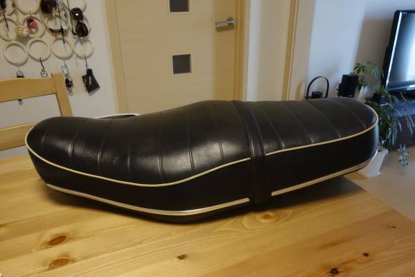 格安☆ W650 純正 シート ゲルザブ2枚内臓 W1風 W800 W400(純正品 