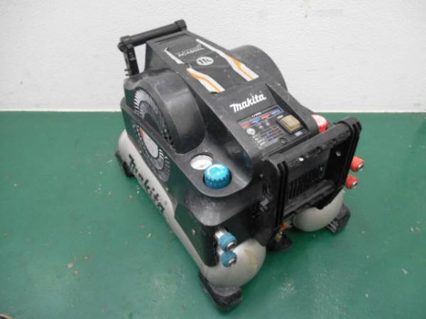 ★☆M782 マキタ　エアーコンプレッサー11L　AC460XL☆★
