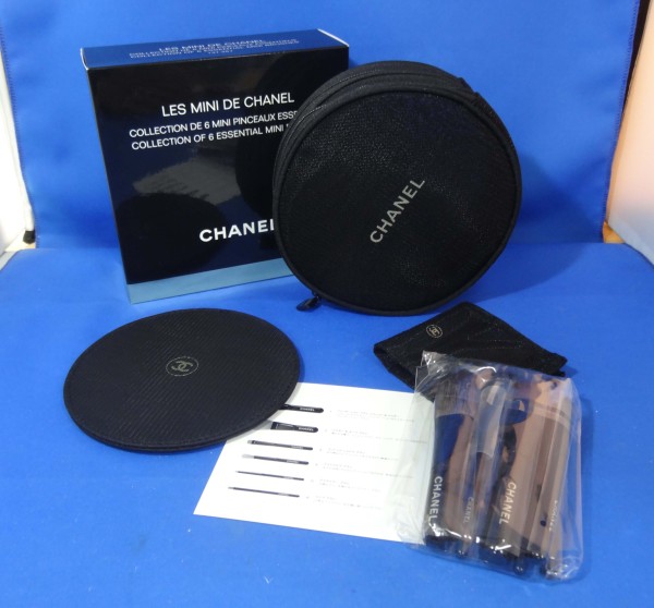 CHANEL レ ミニ ドゥ シャネル 2014 ♡非売品レアチャーム付♡ X☆限定 レ ミニ ドゥ シャネル 2014 ブラシセット 新品☆