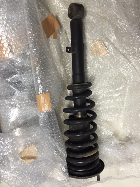 美品 17クラウンマジェスタ ダウンサス ショック４本セットです