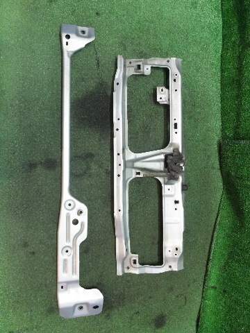 3974・ｅＫワゴン H81W　ラジエーターコアサポート MN161341