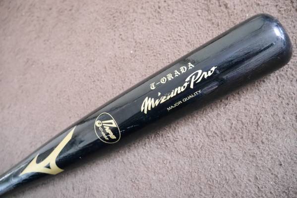 オリックスバファローズ T－岡田 直筆サイン入り実使用バット バット
