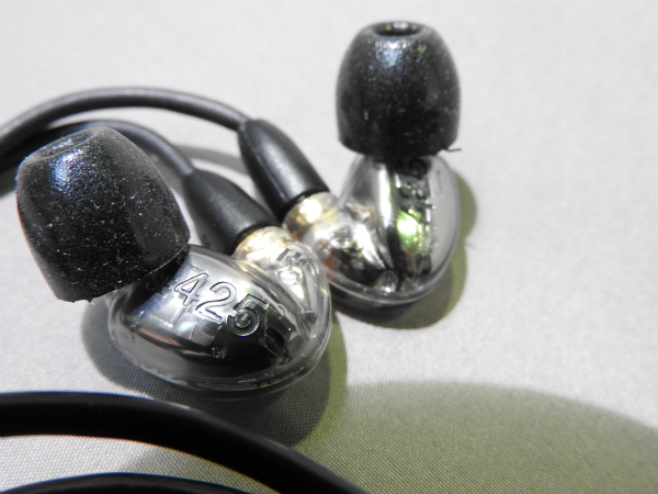 オーディオ機器 SHURE SE425 高遮音性 有線イヤホン 美USED