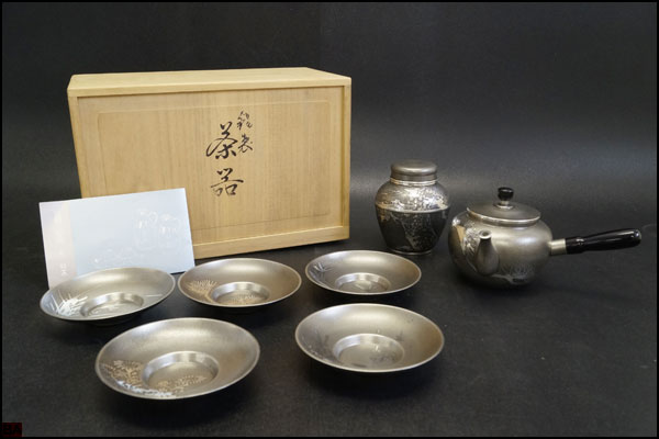 38-錫半造 本錫鎚痕煎茶器揃 急須 茶壷 茶托 共箱 【公式通販】