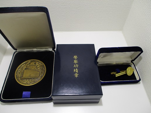 【勲章】警察功績章　箱付き　他おまけメダル・タイピン　激安☆