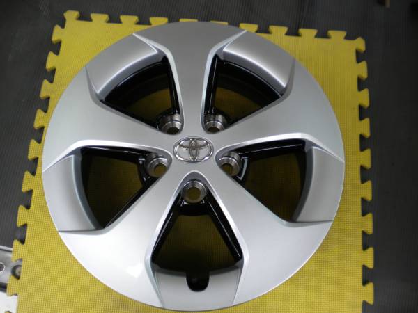 新車外し 30後期プリウス純正 アルミホイール 1本 キャップ付③