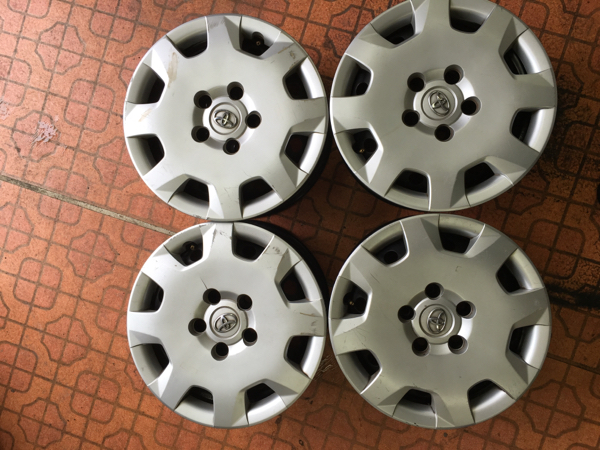 トヨタ 純正 スチール ホイール キャップ付 15 6J 5穴