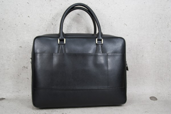 ☆プラダ☆メンズ☆三角プレート☆バッグ☆ビジネス中古きれい