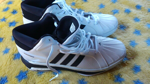 アディダス　フューチャーBoost 未使用箱なし27、5cm 