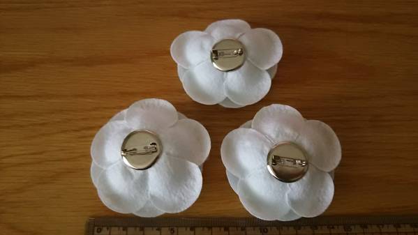新品激安!カメリアコサージュ3個ホワイト花ブローチピン白結婚式_3