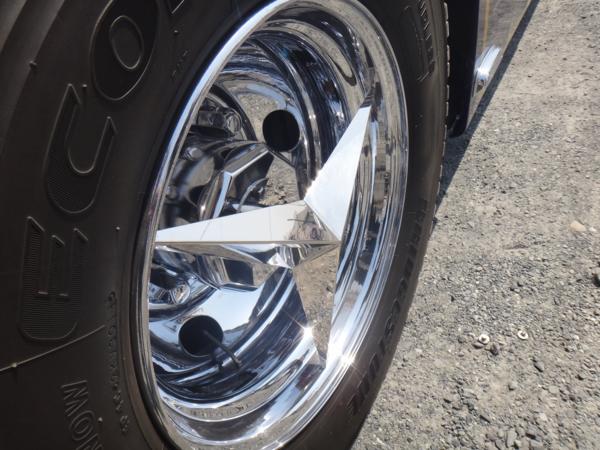 ホイールウロコスピナーデコトラ ☆ウロコ柄ホイールスピンナー19.5