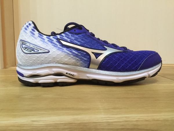 送料込【定価13，932円】ミズノランニング ウェーブライダー19