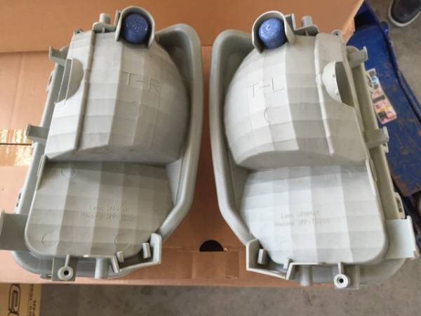 トヨタ　30プリウス　後期　純正ウィンカー①