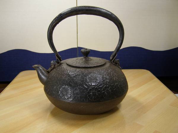 南部鉄器 - 砂鉄 鉄瓶 桜紋 希少照光堂 急須 お茶道具 メルカリ | 1.4L