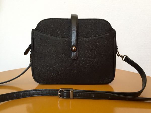 前川印傳** 印伝 本革 斜め掛け ショルダーバッグ** 黒