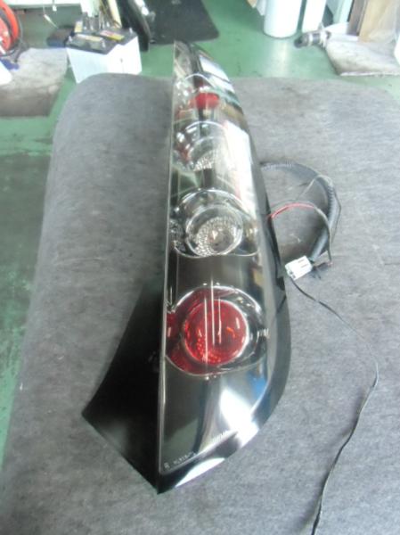 ☆280252 ライフ JB7 右テールライト 社外品