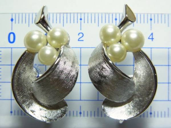 ★送料無料★トリファリ*宿り木イヤリング*銀*