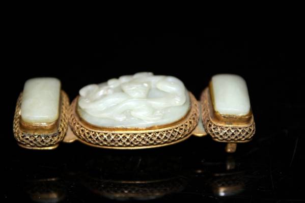 中国時代物 白玉竜文バックル 帯鉤 金工 最大長９㎝強