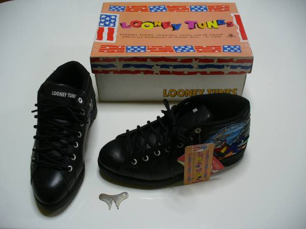★新品/LOONEY TUNES・ゴルフシューズ/24.0cm・定価21.500円★