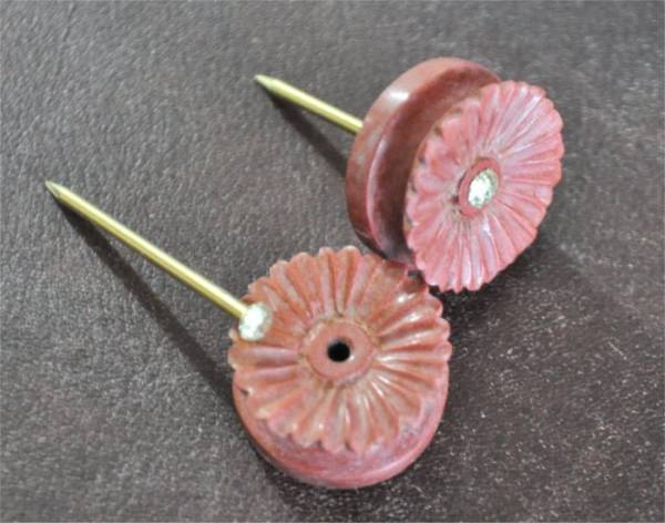 ピンクアイボリー（希少木材）彫のデイジー花ノブ