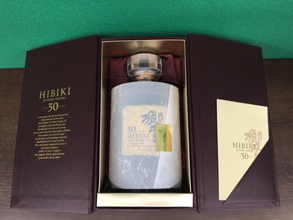 【空き瓶】サントリー 響 30年 700ml 冊子・白箱・外箱付 サントリー 響30年 30年 響 ウイスキー 公式通販 700ml : 箱付き 空瓶 白