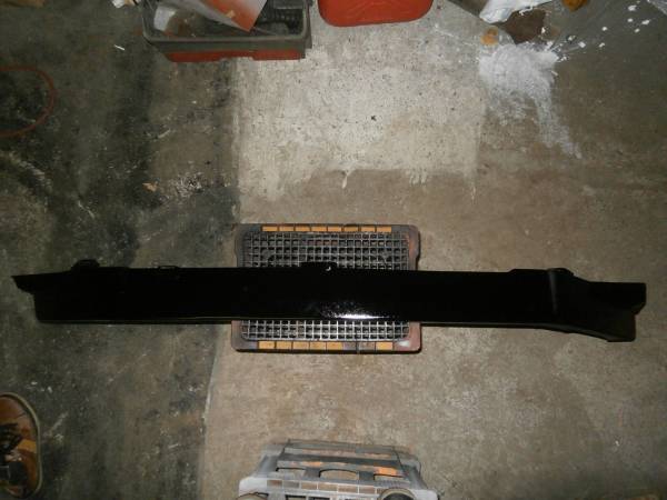 ハイッラクス　純正　ダットラ　D21　前期　Fエプロン