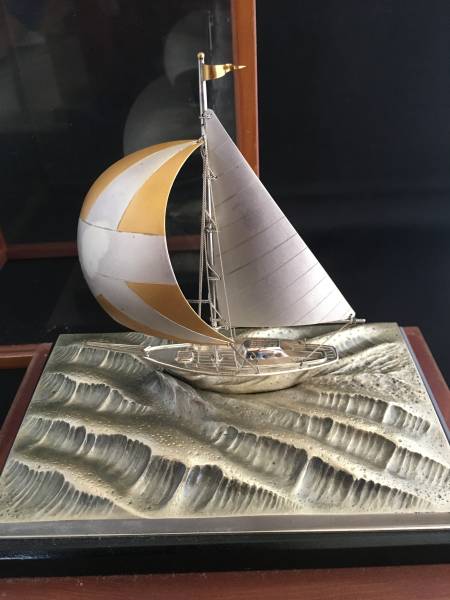 シルバー950 SILVER 銀製　帆船　ヨット　置物　ガラスケース入り ヨット 銀製 置物 SILVER ガラスケース 帆船 刻印 帆船の置物 銀船 銀舟 0