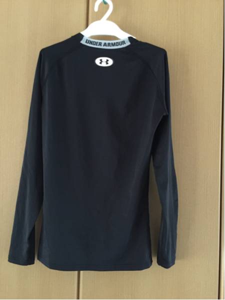 【激安スタート】アンダーアーマー長袖インナー サイズSM_2
