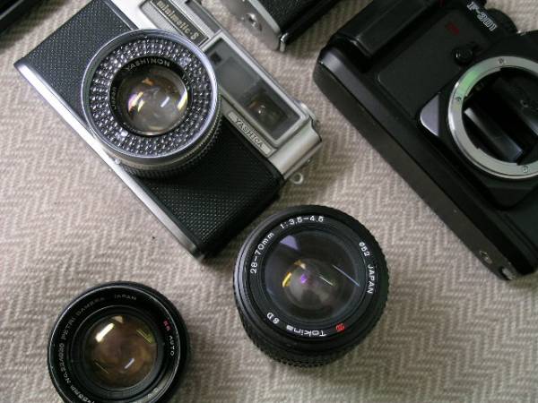 新作，格安 ジャンクカメラ5台、レンズ2個、フラッシュ1個（B）