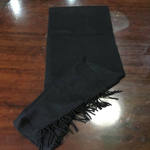 送料無料 カシミア100％ マフラー 未使用 タグ付き 　黒