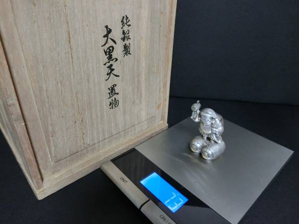 近】時代ガラスケース入純銀製大型大黒天置物 73g 桐伴箱付 滋賀県