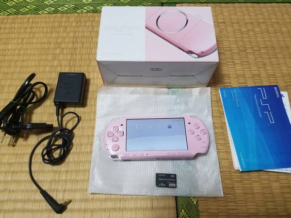 PSP 3000 本体　ブロッサムピンク　箱　メモリーカード　充電機