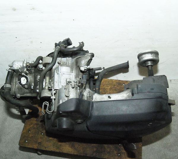 ホンダ（HONDA） リード100 リード100 JF06-1119xxx の エンジン