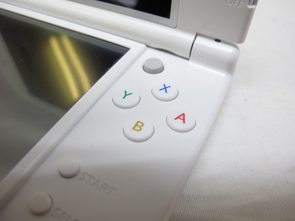 中古】任天堂 New NINTENDO 3DS LL パールホワイト