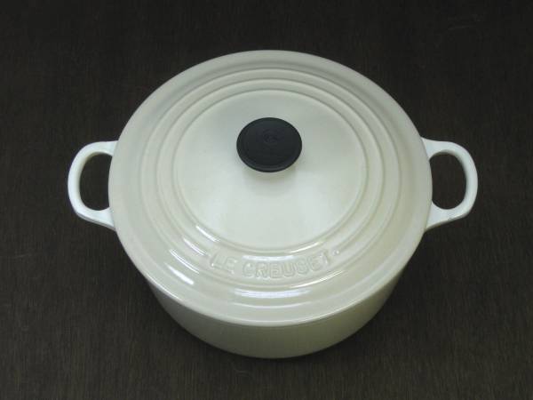 ル クルーゼ【ココットロンド】22cm ホワイト 両手鍋 中古品 住まい