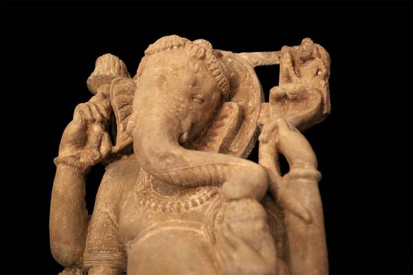 10世紀 チャンデラ様式初期 透かし彫りの施されたガネーシャ 1円