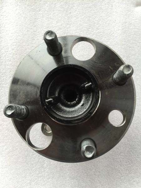 ★ジャンク品 ★トヨタAE111 レビン用リヤハブアッセン 新品