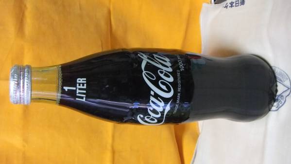 かなり昔のコカコーラ1リットル瓶 未開封です。