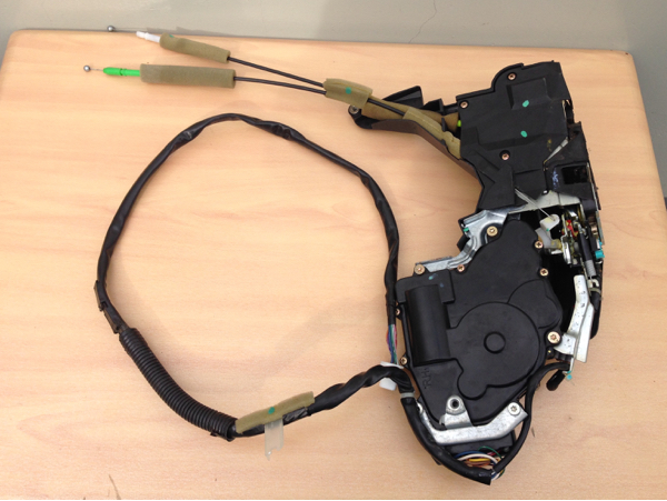 セルシオ UCF 30 31 後期 運転席 ドアロック ソレノイド F 右