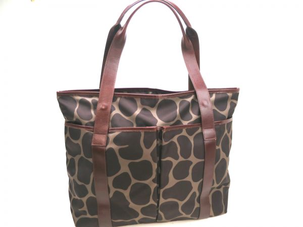 OSAM オサム ナイロン　お洒落なトートバッグ　A4書類可