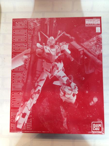 ガンプラ MG フルアーマー・ユニコーンガンダム (レッドカラー)