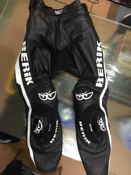 中古品】BERIK 革パンツ LP-10126=BK BERIK LEATHER PANTS LP 中古品】BERIK 革パンツ LP-10126=BK BERIK LEATHER PANTS LP