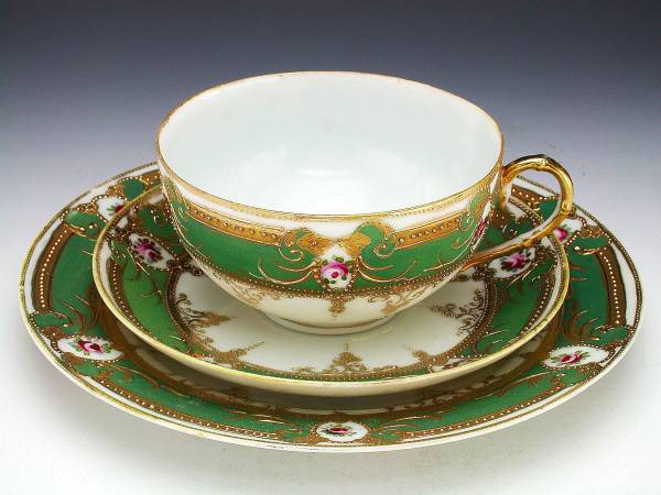 オールド ニッポン・金盛上蓬地薔薇図紋　キャビネットトリオ