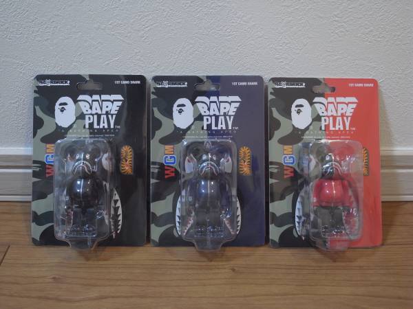 BE@RBRICK BAPE 1st CAMO SHARK 100％ BLACK NAVY RED 3体セット
