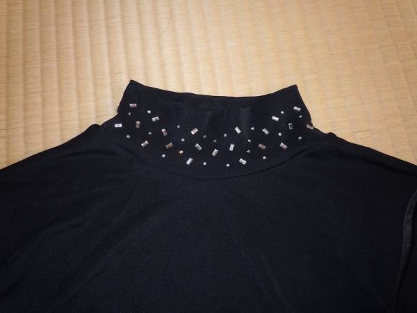 黒　トップス　ハイネック_2