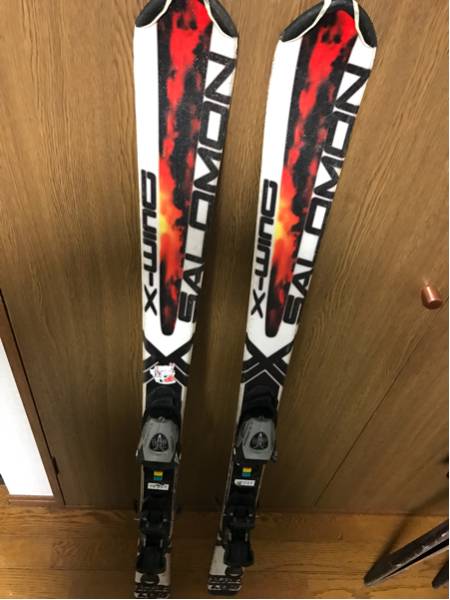 サロモン カービングスキー 130センチ エックスウィング スキー宅急便送料着払いで発送