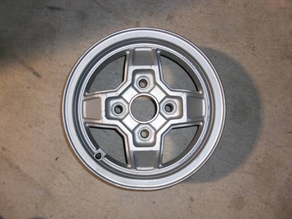 ブリヂストンＺＯＮＡ5Ｊｘ13ＰＣＤ114.3中古４本