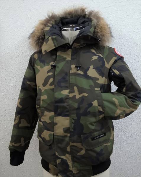 中古美品　カナダグース ダウン　迷彩　Sサイズ　送料無料